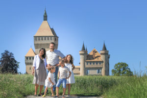 photo de famille, devant le Le Château de Vufflens près de Morges,